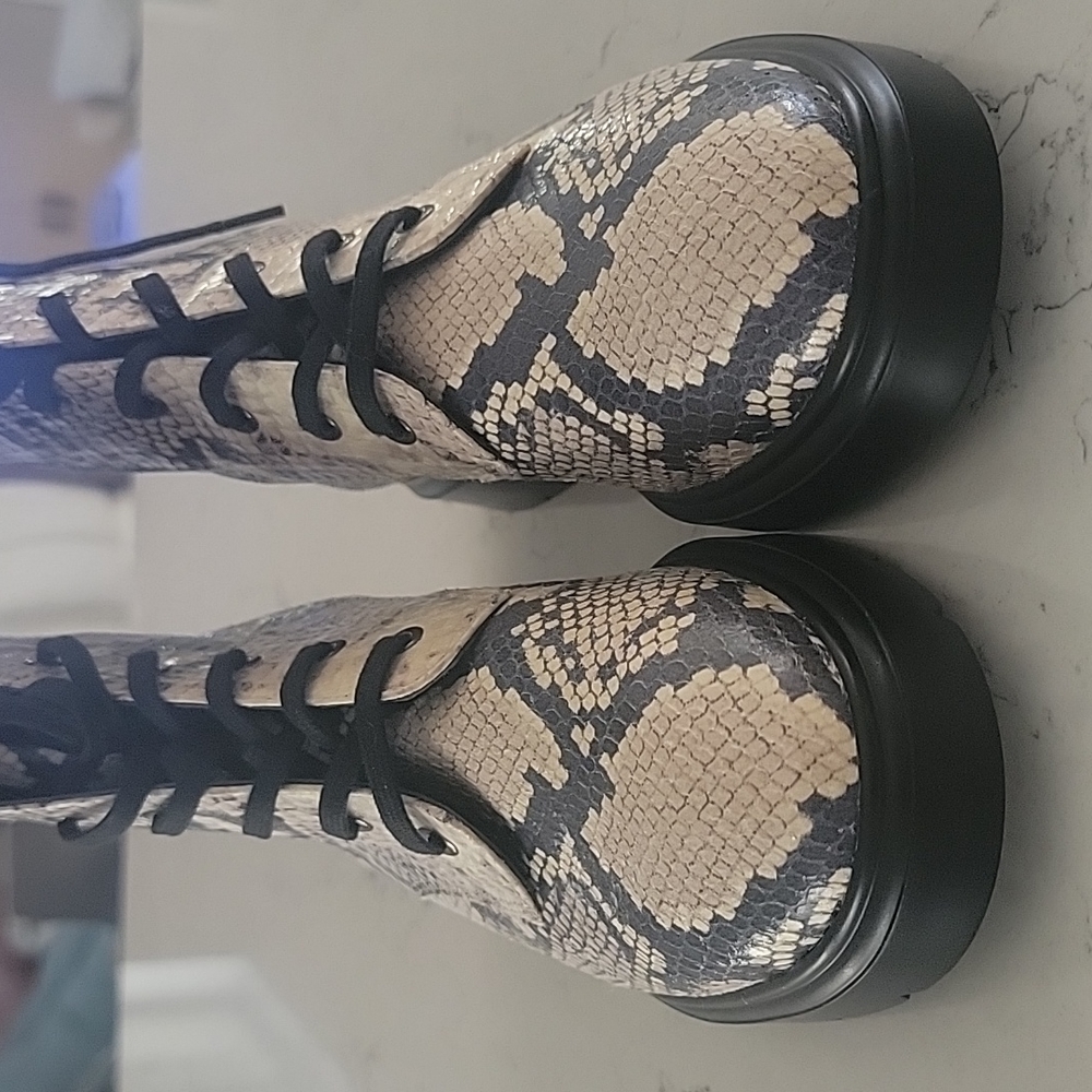 Stuart Weitzman Snakeskin Python Embossed Leather… - image 5